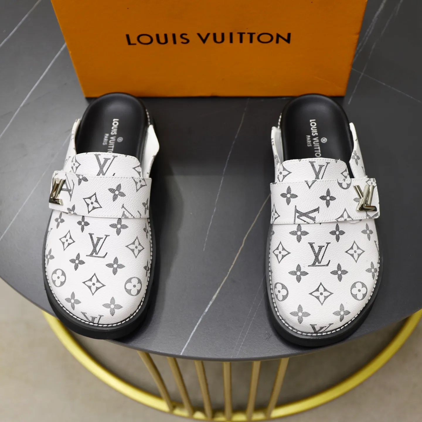 Ex-factory price 420💰 Lv. Popular men's slippers hot sale 🔥 🩴Official website one to one production 38-45 sizes 45 46 🉑️Customized!